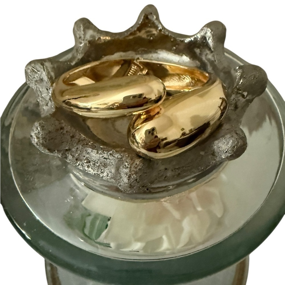 Elegant Gold Cuff Bracelet - Picture 5 of 5